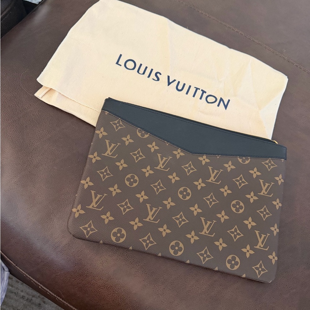 Louis Vuitton Daily Pouch Monogram Canvas Zip Pouch